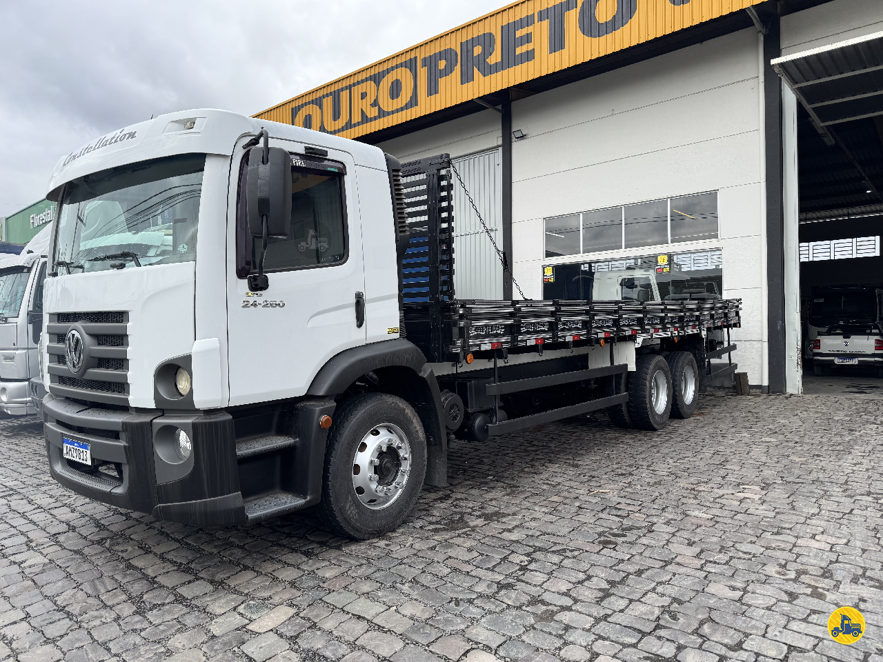 CAMINHAO VOLKSWAGEN VW 24250 Carga Seca Truck 6x2 Ouro Preto Caminhões LAGES SANTA CATARINA SC